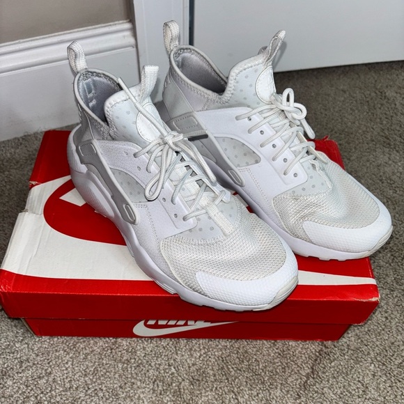 Nike Other - Nike Huarache Run White Sneakers
